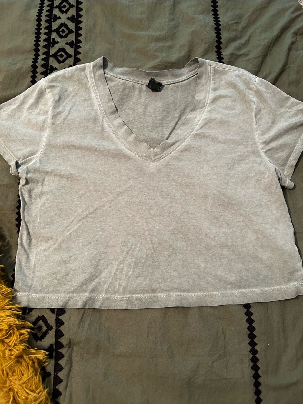 Women's Cropped V-Neck Short Sleeve Tee in Light Gray